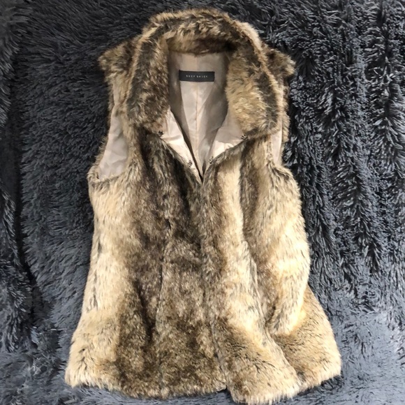 Fur vest - Picture 1 of 4